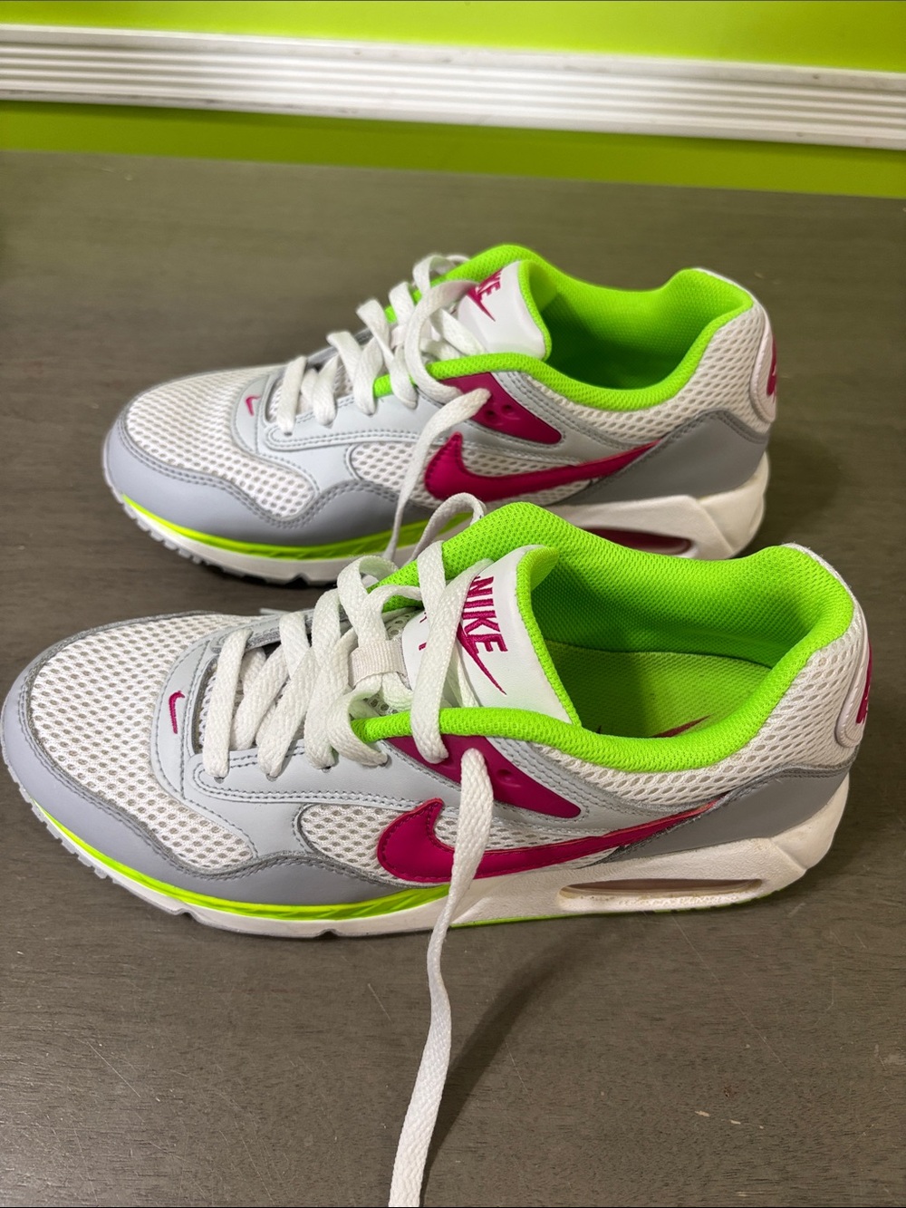 Nike Women’s Air Max Correlate (size 9.5) - Picture 3 of 9